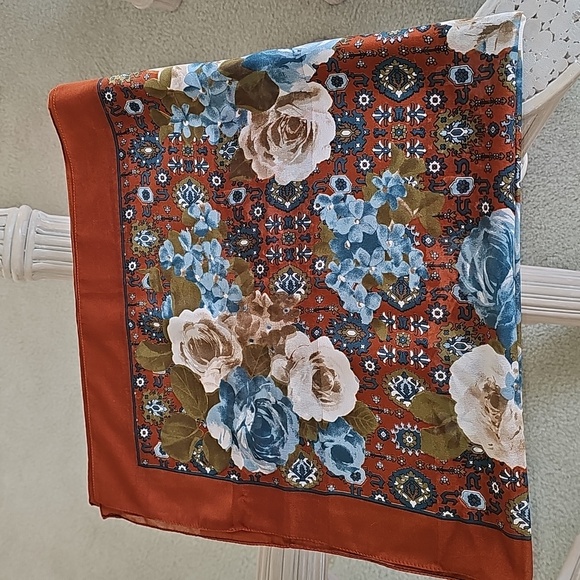 Vintage Square Floral Design Scarf - Picture 7 of 12